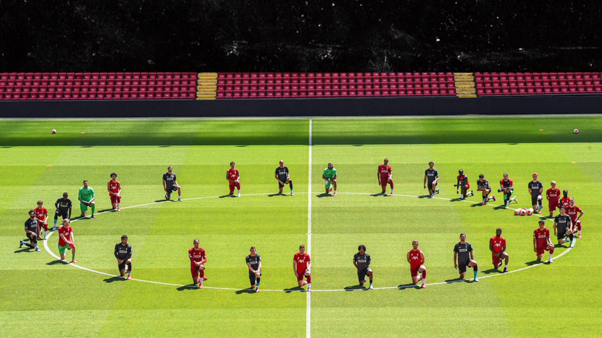 Liverpool take a knee after training - enlarge
