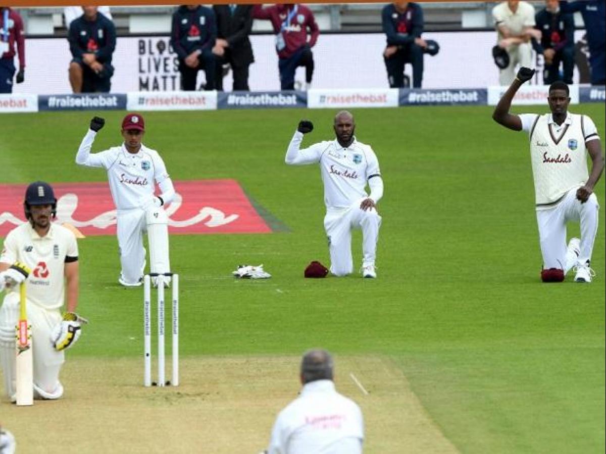 Players take a knee at 1st Test